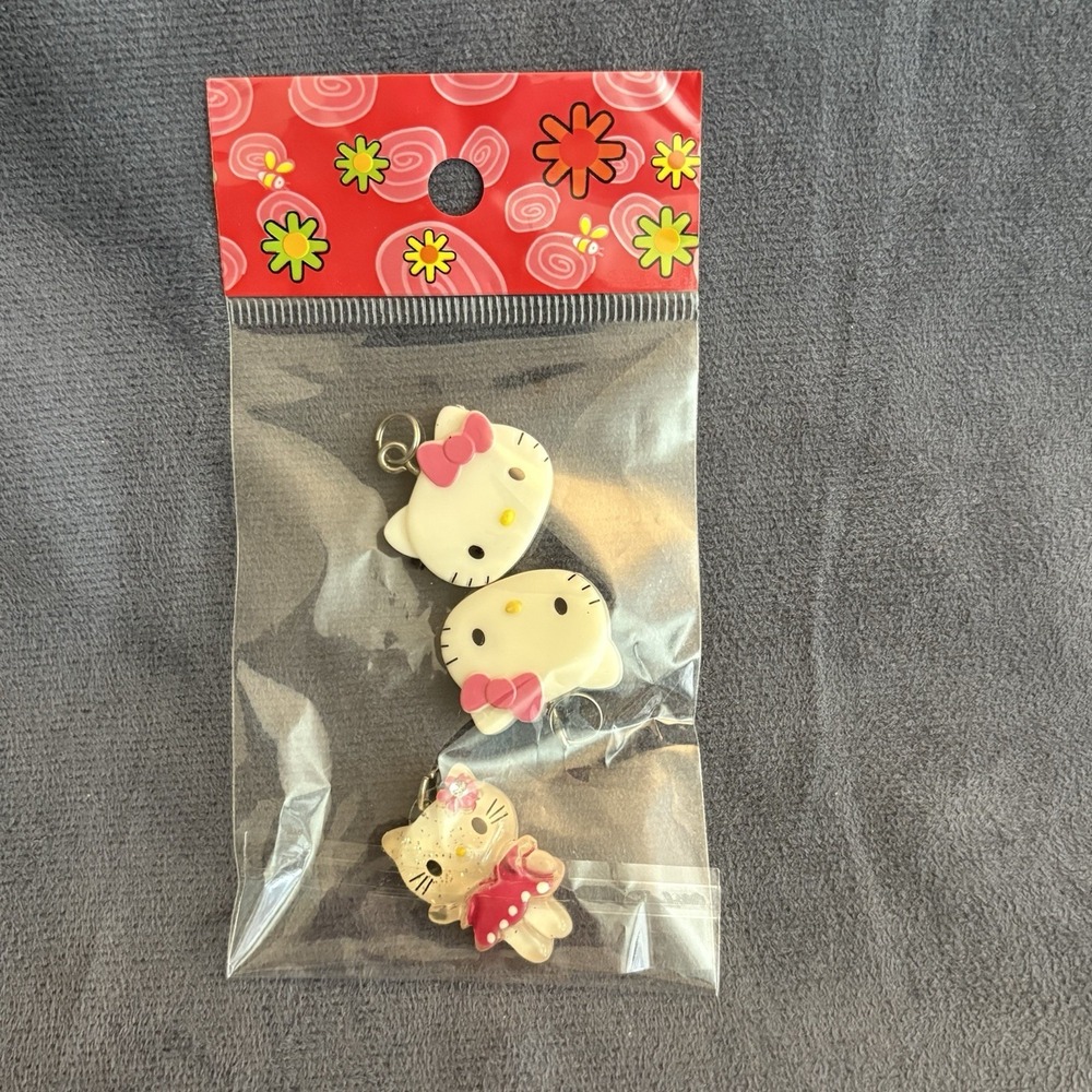 Hello Kitty Charms Lot of‎ 3 Pink Bow Resin Sanrio Jewelry Craft Keychain 1" - Picture 2 of 3